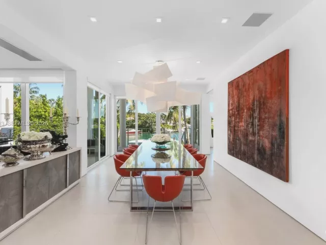 5-bedroom home for rent in Key Biscayne - 481 S Mashta Drive - MondialRealty