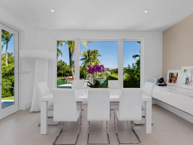 5-bedroom home for rent in Key Biscayne - 481 S Mashta Drive - MondialRealty