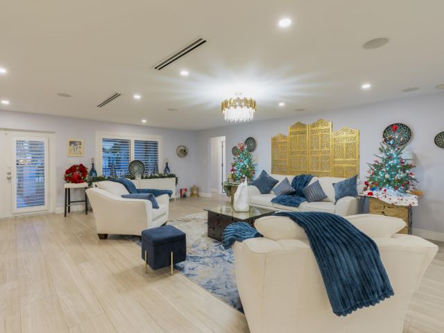 Home for sale at 851 SE 5th Avenue - photo 6906558