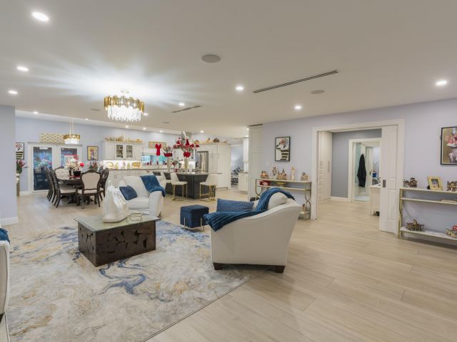 Home for sale at 851 SE 5th Avenue - photo 6906560