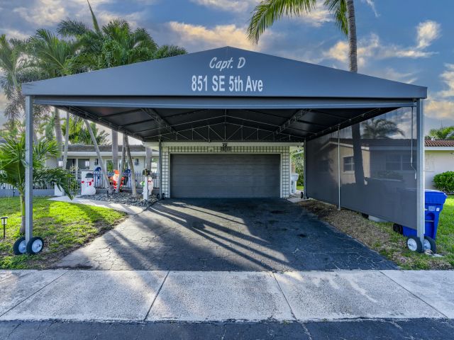 Home for sale at 851 SE 5th Avenue - photo 6906568