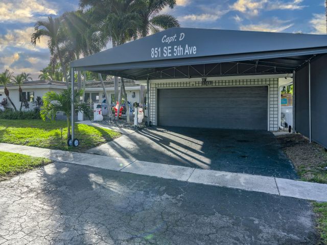 Home for sale at 851 SE 5th Avenue - photo 6906569