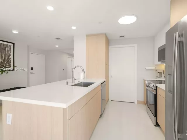 Apartment for rent  Unit #2401 - photo 7271092