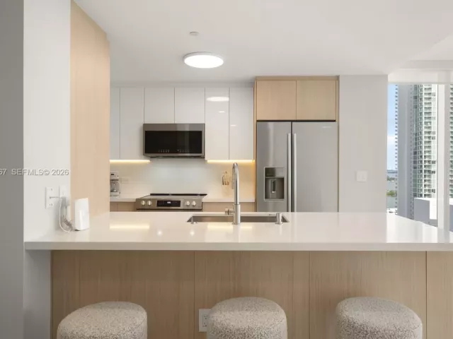 Apartment for rent  Unit #2401 - photo 7271094