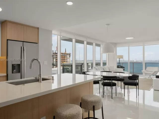 Apartment for rent  Unit #2401 - photo 7271095