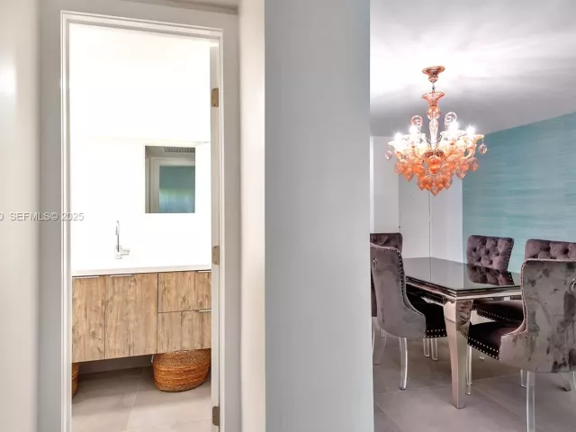 2-bedroom condo for sale in Hollywood - 4001 S Ocean Dr 9F - MondialRealty