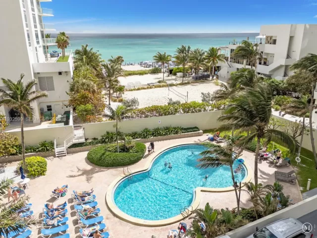 2-bedroom condo for sale in Hollywood - 4001 S Ocean Dr 9F - MondialRealty