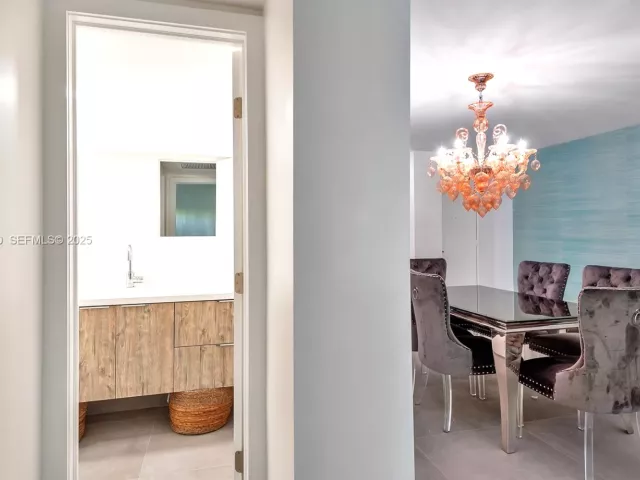 2-bedroom condo for sale in Hollywood - 4001 S Ocean Dr 9F - MondialRealty