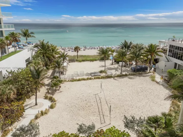 2-bedroom condo for sale in Hollywood - 4001 S Ocean Dr 9F - MondialRealty