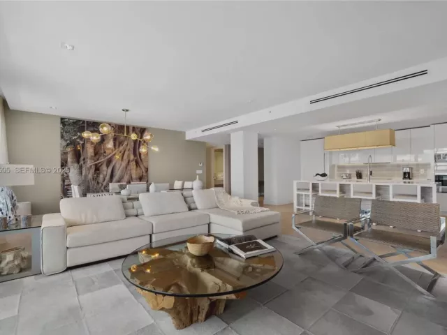 3-bedroom condo for sale in Miami Beach - 102 24th St PH-1706 - MondialRealty