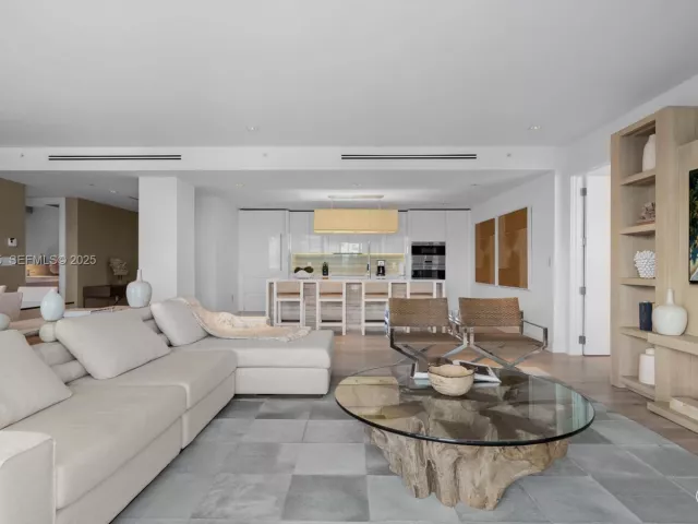 3-bedroom condo for sale in Miami Beach - 102 24th St PH-1706 - MondialRealty