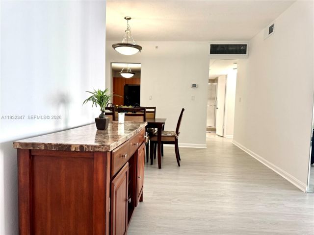 2-bedroom condo for rent in Hollywood - 3001 S Ocean Dr 645 - MondialRealty