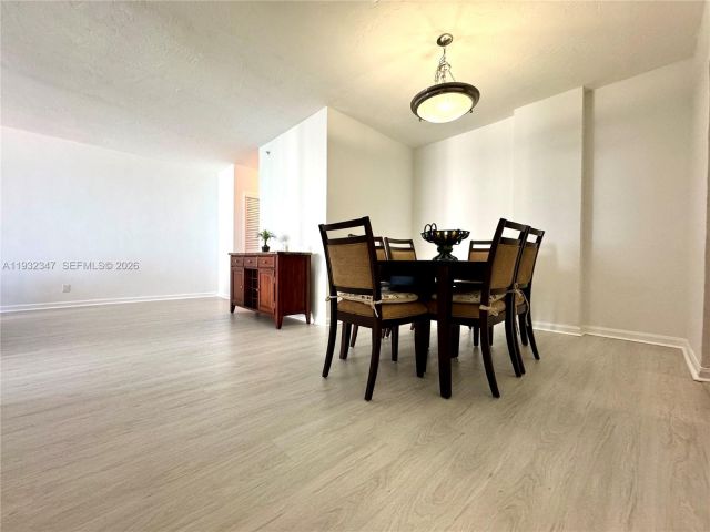 2-bedroom condo for rent in Hollywood - 3001 S Ocean Dr 645 - MondialRealty