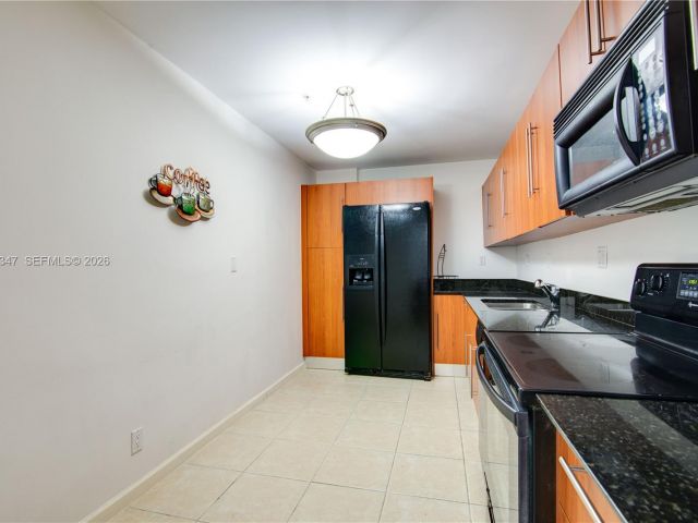 2-bedroom condo for rent in Hollywood - 3001 S Ocean Dr 645 - MondialRealty