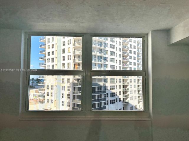 2-bedroom condo for rent in Hollywood - 3001 S Ocean Dr 645 - MondialRealty