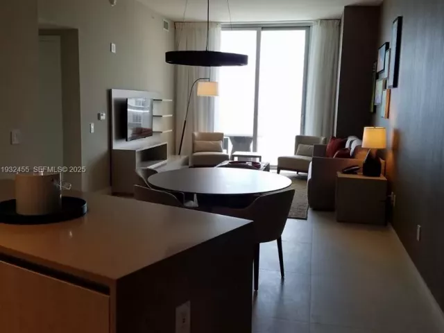 1-bedroom condo for sale in Hollywood - 4111 S Ocean Dr MPH09 - MondialRealty