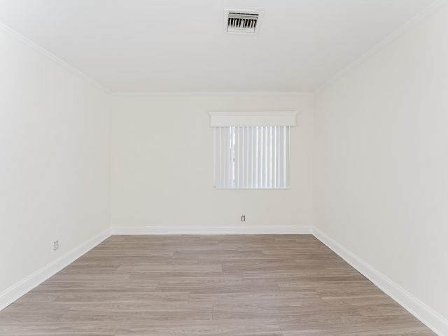 Home for rent at 302 NE 36th Street - photo 6911450