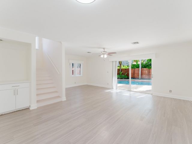 Home for rent at 302 NE 36th Street - photo 6911453