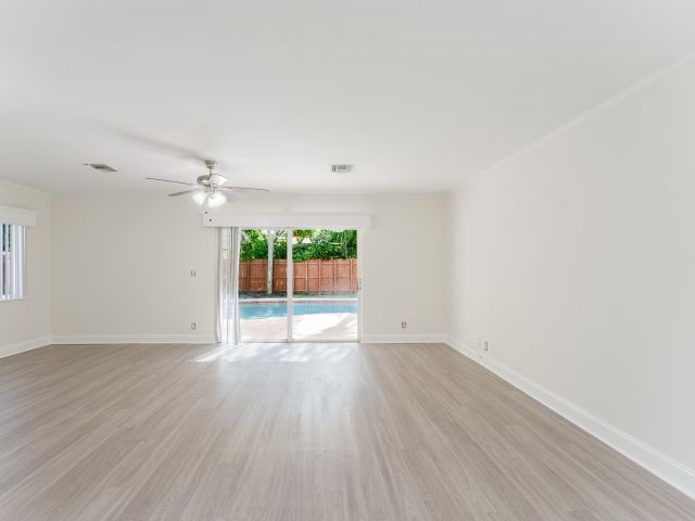 Home for rent at 302 NE 36th Street - photo 6911454