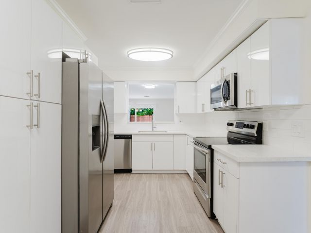 Home for rent at 302 NE 36th Street - photo 6911458