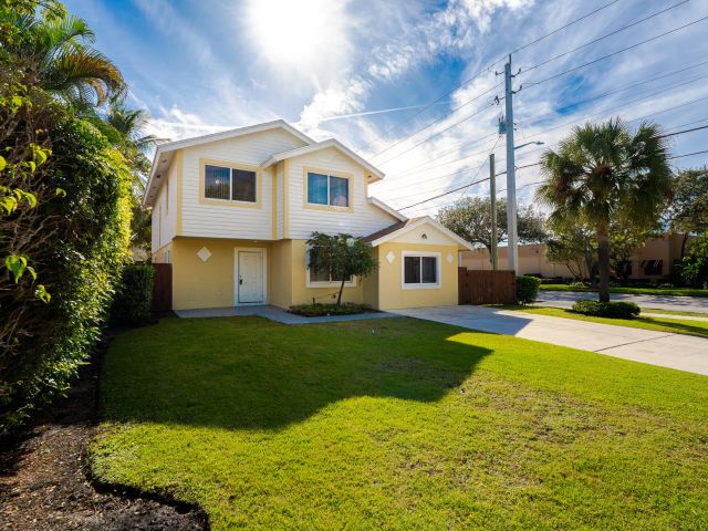 Home for rent at 302 NE 36th Street - photo 6911463