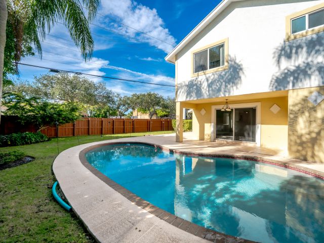 Home for rent at 302 NE 36th Street - photo 6911466