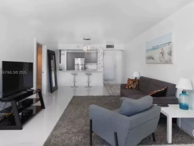 2-bedroom condo for rent in Miami - 1717 N Bayshore Dr A-1652 - MondialRealty