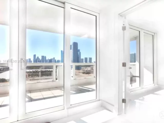 2-bedroom condo for rent in Miami - 1717 N Bayshore Dr A-1652 - MondialRealty