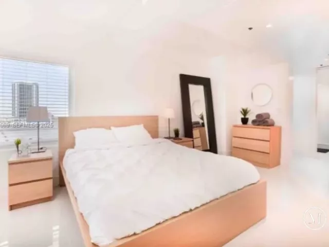 2-bedroom condo for rent in Miami - 1717 N Bayshore Dr A-1652 - MondialRealty