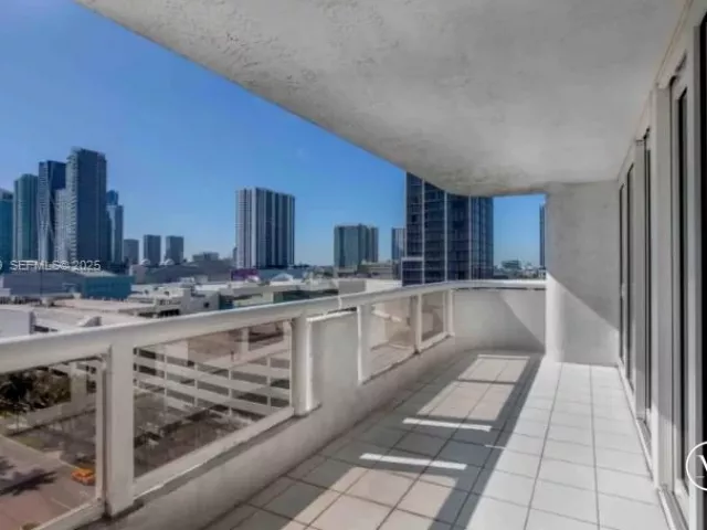 2-bedroom condo for rent in Miami - 1717 N Bayshore Dr A-1652 - MondialRealty