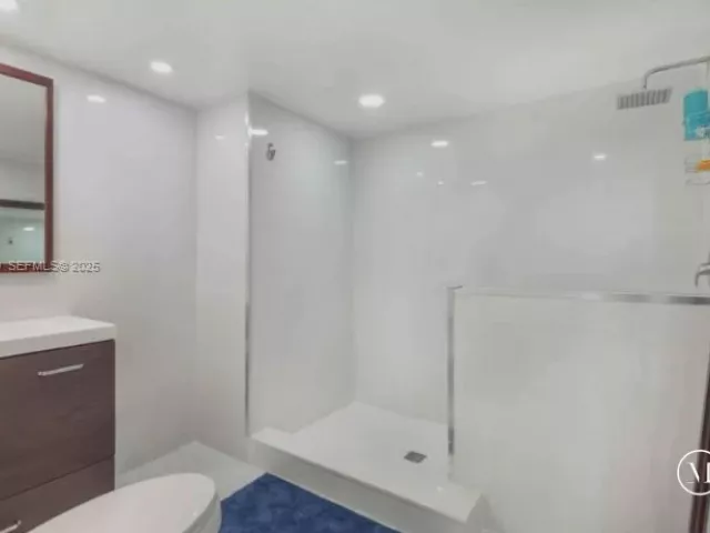 2-bedroom condo for rent in Miami - 1717 N Bayshore Dr A-1652 - MondialRealty