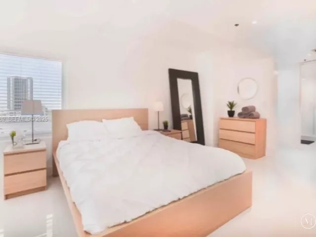 2-bedroom condo for rent in Miami - 1717 N Bayshore Dr A-1652 - MondialRealty