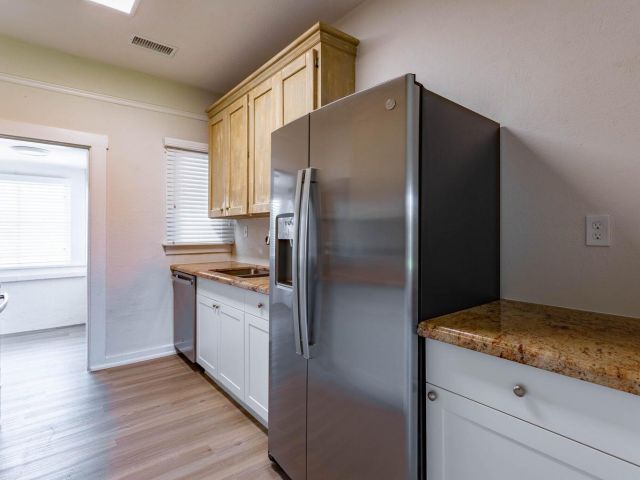 Home for rent at 1716 Mercer Avenue - photo 6911784