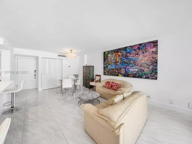 2-bedroom condo for sale in Miami Beach -  - MondialRealty