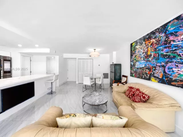 2-bedroom condo for sale in Miami Beach -  - MondialRealty