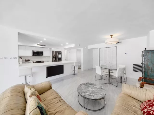 2-bedroom condo for sale in Miami Beach -  - MondialRealty