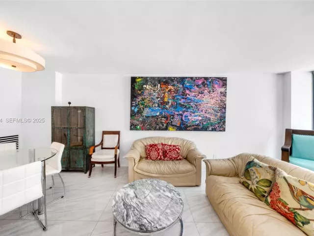 2-bedroom condo for sale in Miami Beach -  - MondialRealty