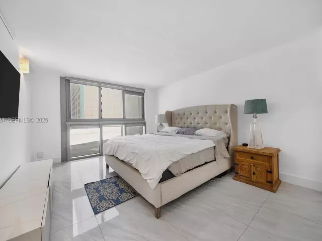 2-bedroom condo for sale in Miami Beach -  - MondialRealty