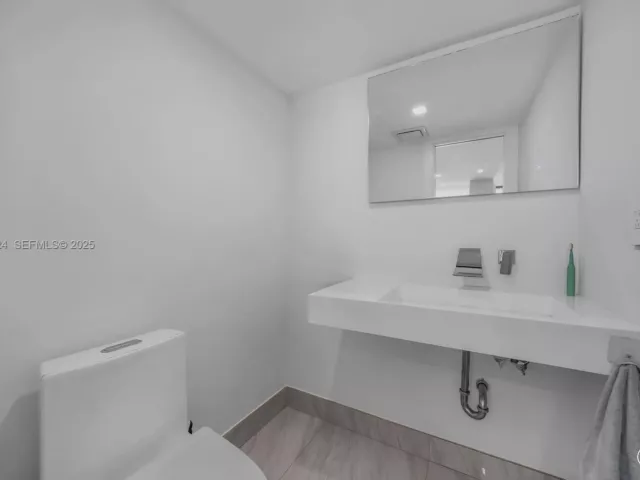 2-bedroom condo for sale in Miami Beach -  - MondialRealty