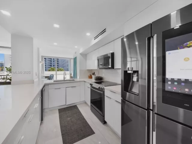 2-bedroom condo for sale in Miami Beach -  - MondialRealty