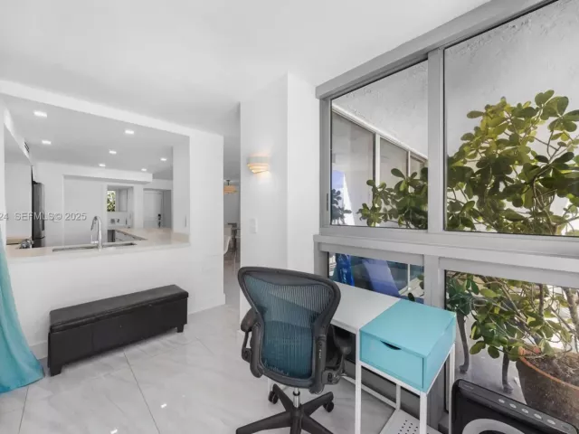 2-bedroom condo for sale in Miami Beach -  - MondialRealty