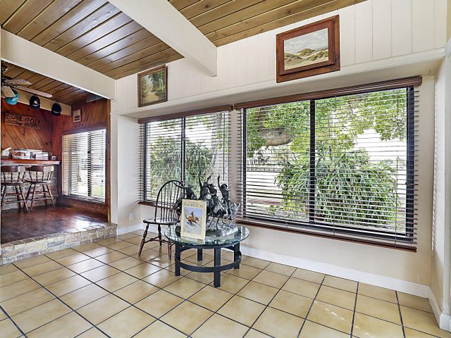 Home for rent at 1901 N Riverside Drive - photo 6920845