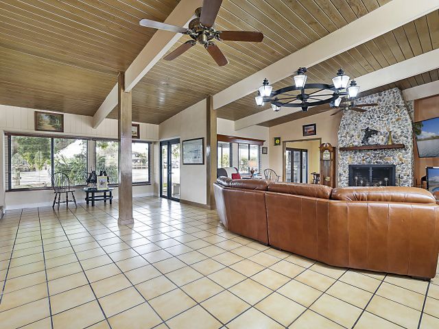 Home for rent at 1901 N Riverside Drive - photo 6920847