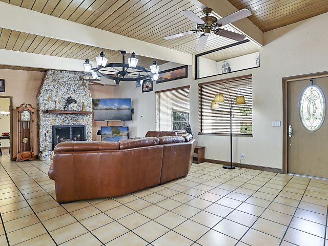 Home for rent at 1901 N Riverside Drive - photo 6920848