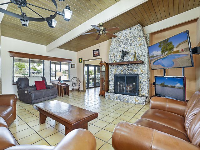 Home for rent at 1901 N Riverside Drive - photo 6920850