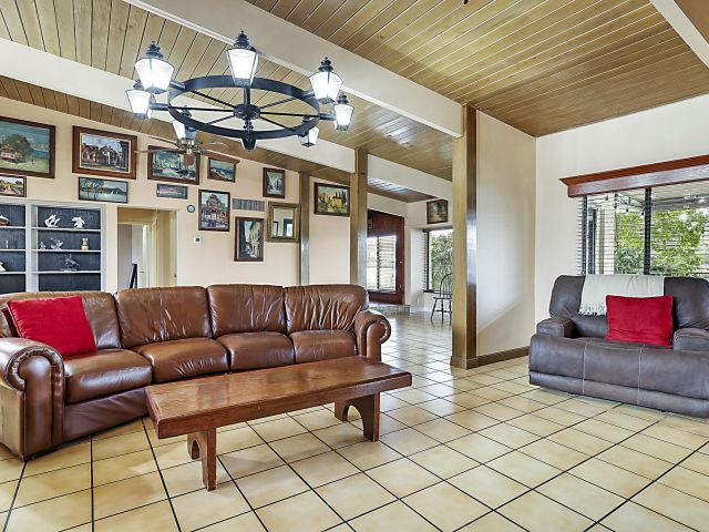 Home for rent at 1901 N Riverside Drive - photo 6920851