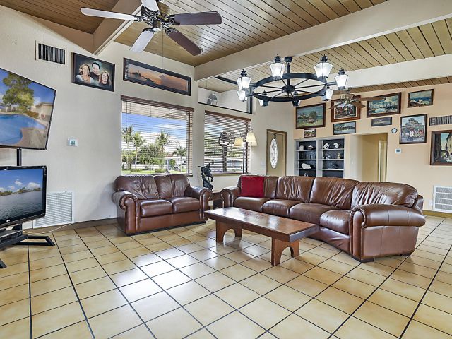 Home for rent at 1901 N Riverside Drive - photo 6920852