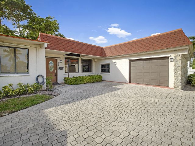 Home for rent at 1901 N Riverside Drive - photo 6920856