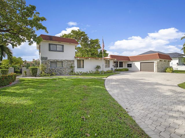 Home for rent at 1901 N Riverside Drive - photo 6920857