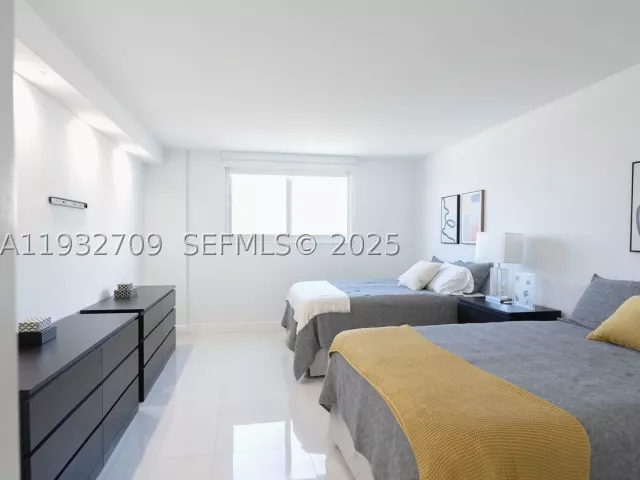 3-bedroom condo for sale in Sunny Isles Beach - 19380 Collins Ave 1003 - MondialRealty